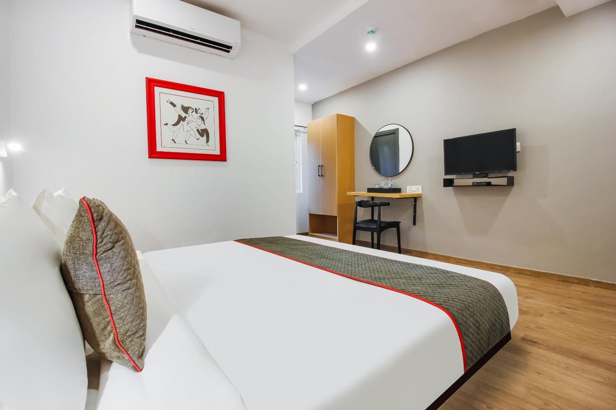 होटल Super Townhouse The Cinco Near Esi Hospital Hyderabad