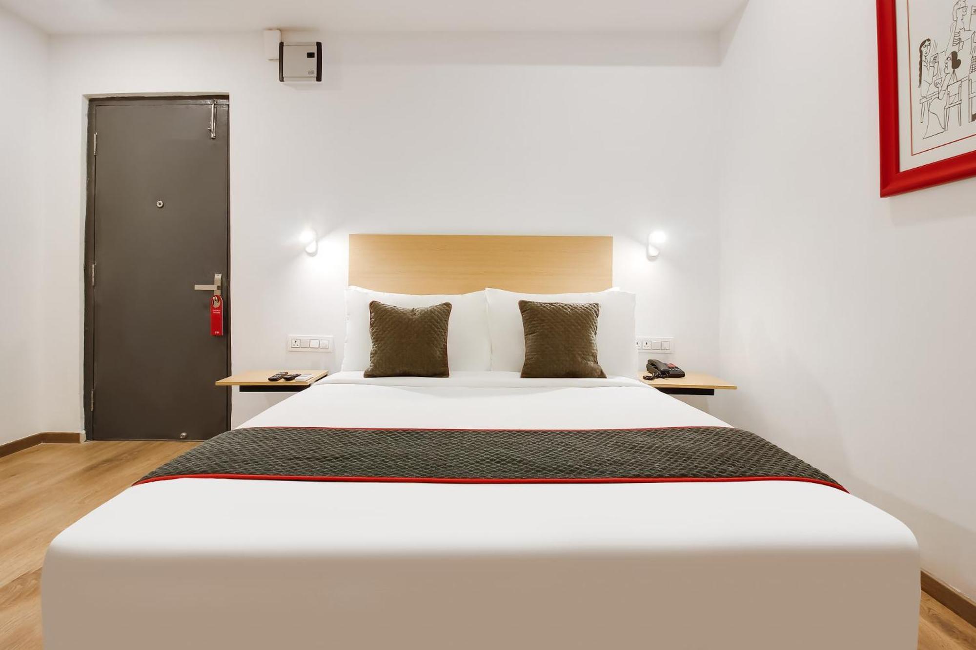 Super Townhouse The Cinco Near Esi Hospital Hotel