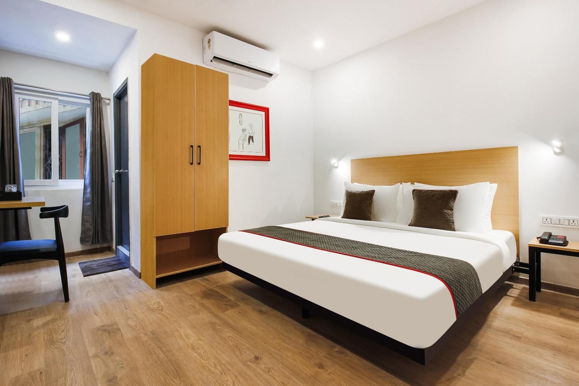 Super Townhouse The Cinco Near Esi Hospital Hyderabad